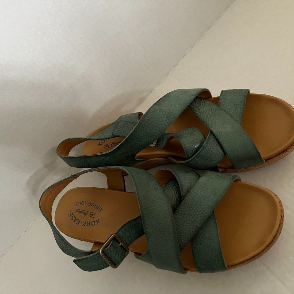 Turquoise Korkease Myrna, Size 10.